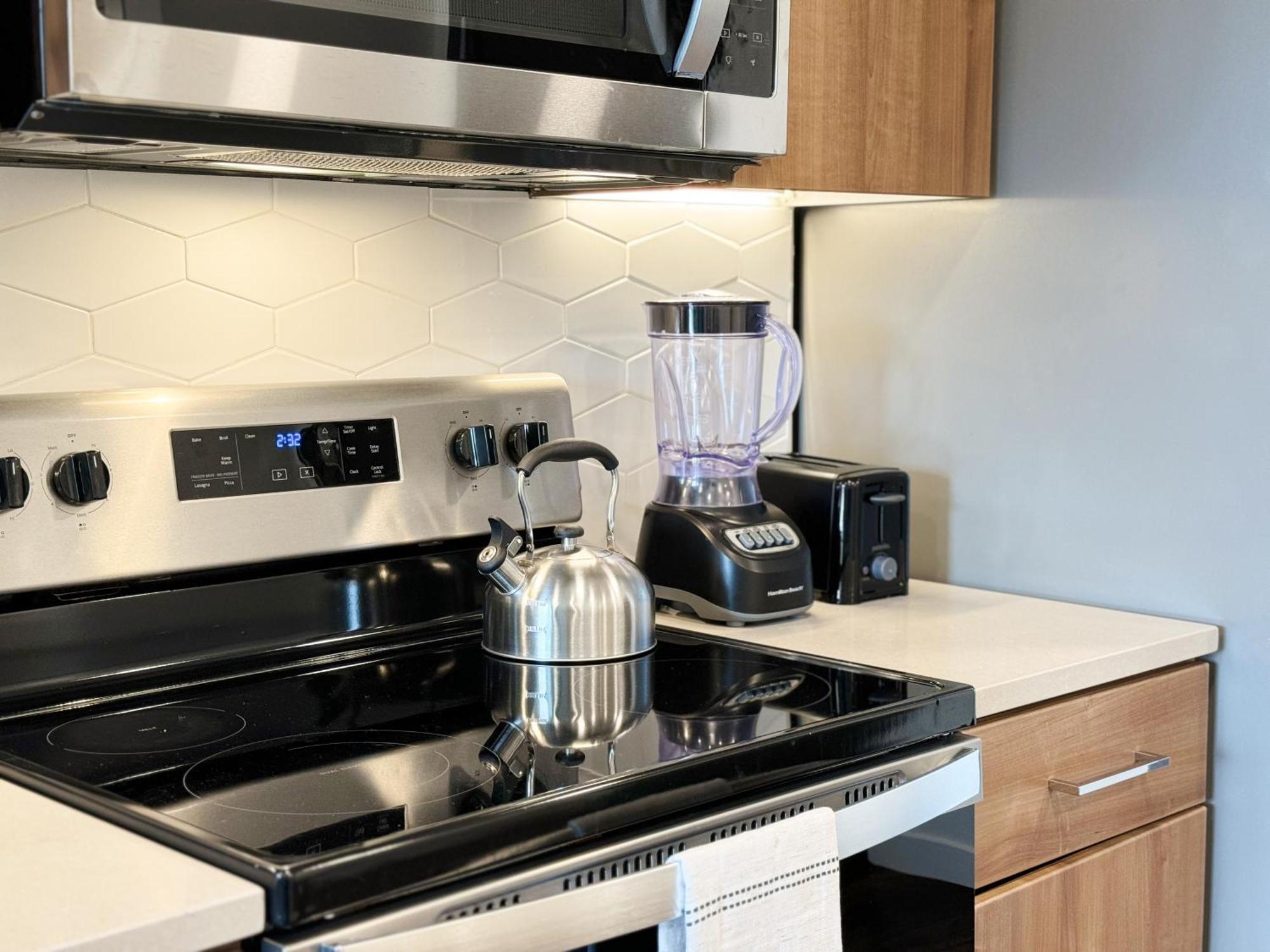 Spacious Hollywood Sunset View-free Parking Apartment *
