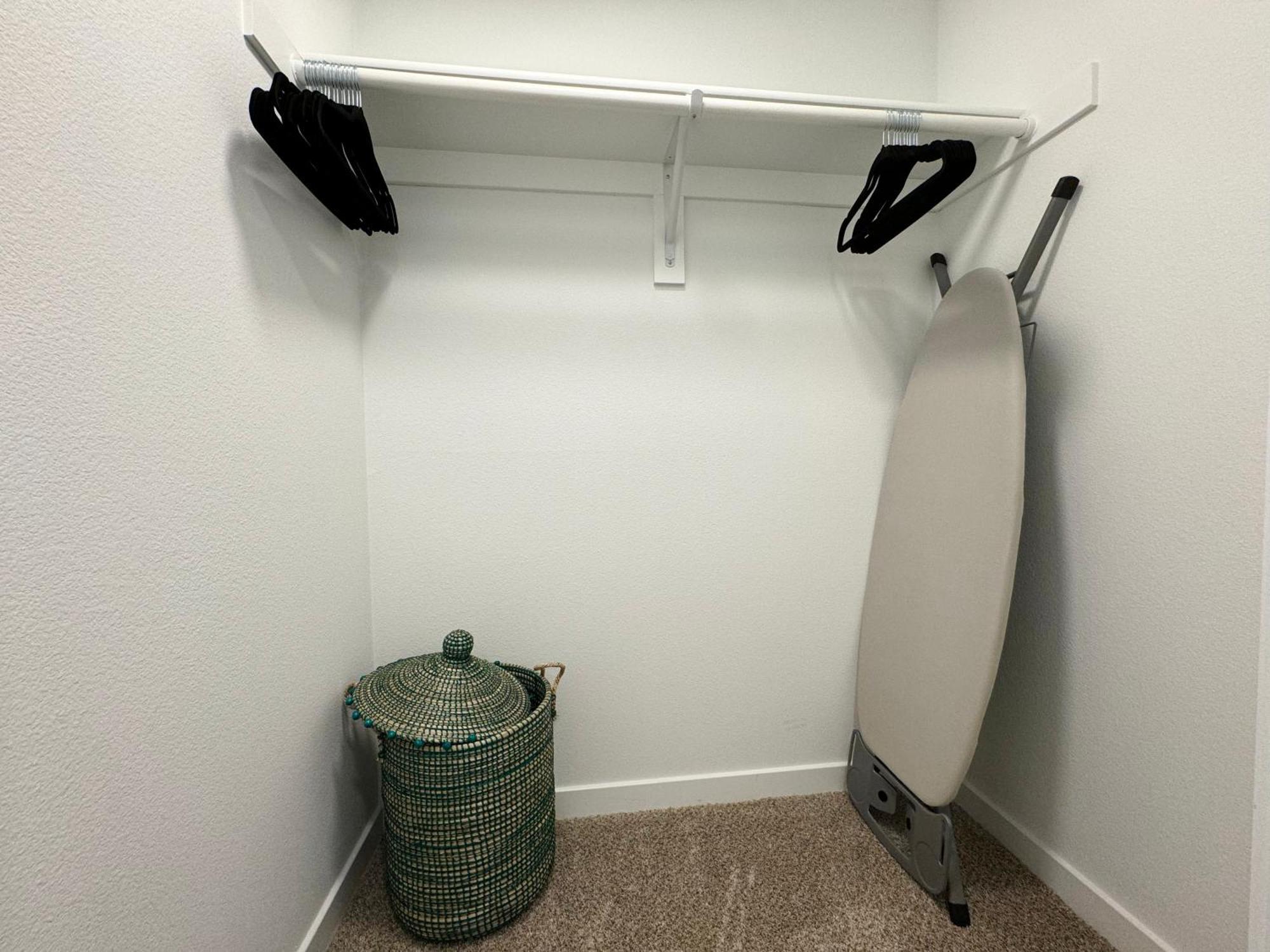 Spacious Hollywood Sunset View-free Parking Apartment *