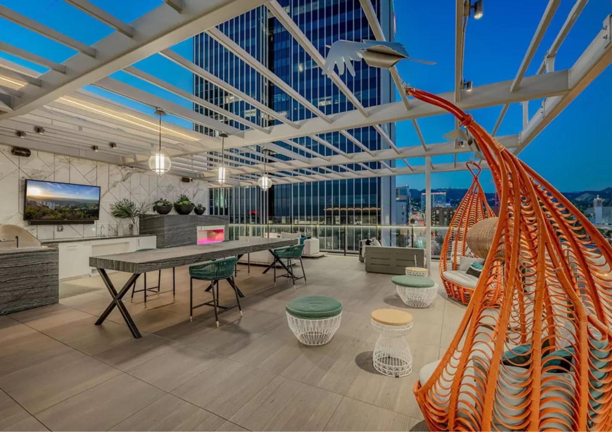 Apartment Spacious Hollywood Sunset View-free Parking Los Angeles